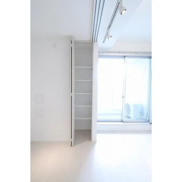 Nanpeidai HillTop House - Interior - ["White", "Property", "Room"]