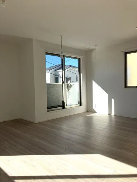 Lumiere Kaizukazaka - Interior - ["Property", "Window", "Fixture"]