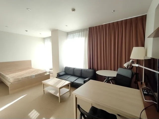 Frontier Residence The Tower Shinagawa - Design - ["Furniture", "Couch", "Table"]
