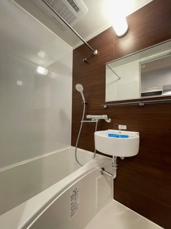 Residia Kiba - Interior - ["Plumbing fixture", "Flooring", "Bathroom"]