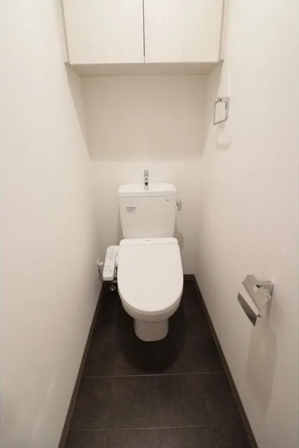 BluRock Monzen-Nakacho - Interior - ["Toilet seat", "Property", "Floor"]