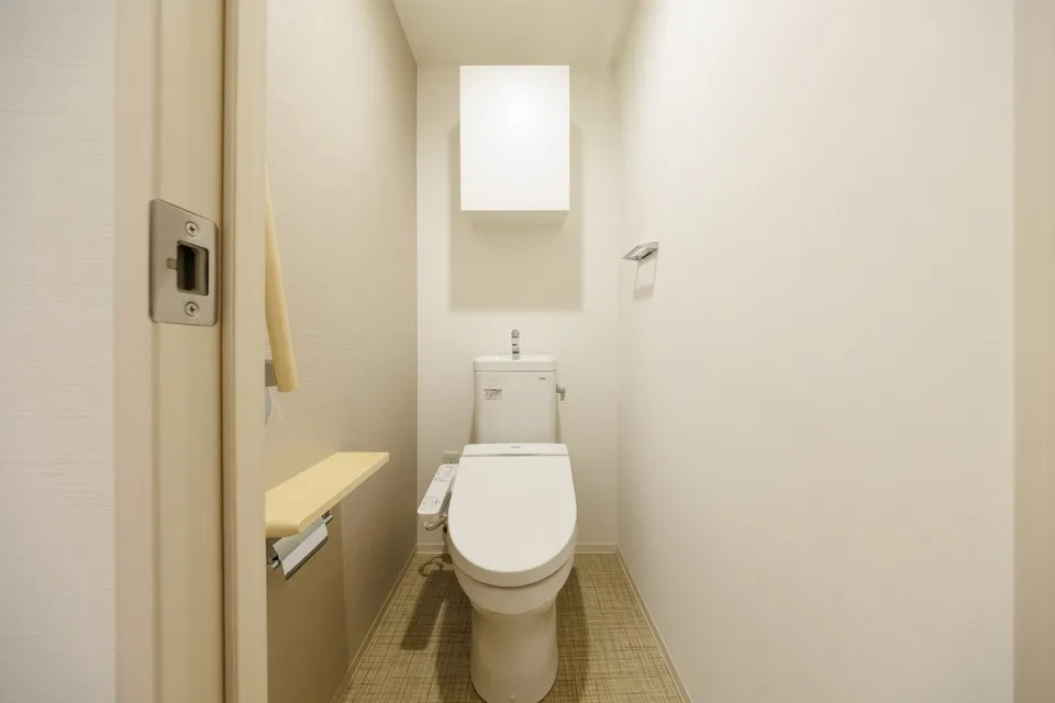 Hmlet Shinjuku Tower - Interior - ["Toilet seat", "Toilet", "Flooring"]