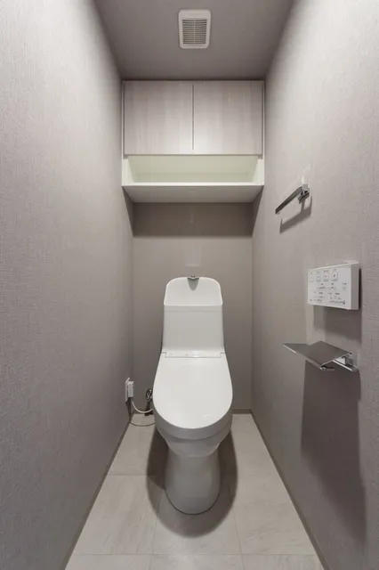 Terra Silk Forest - Interior - ["Toilet seat", "Toilet", "Flooring"]