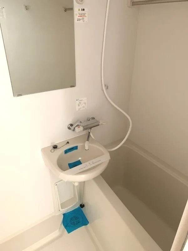 Esty Maison Sendagi - Interior - ["Electrical cable", "Plastic", "Household Supply"]