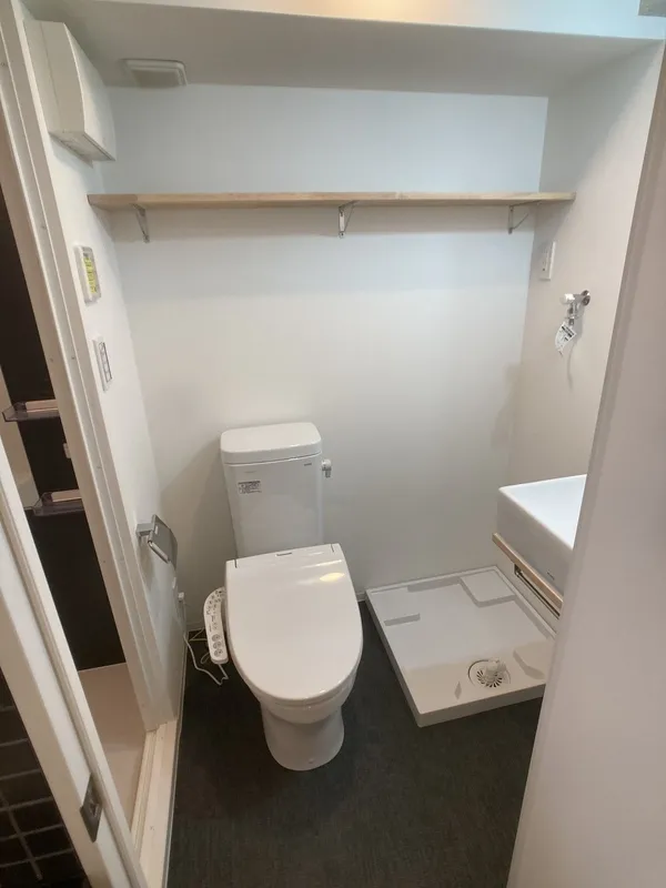 Trias531 - Interior - ["Plumbing fixture", "Toilet seat", "Flooring"]