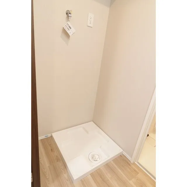 Globel The Cress Oshiage - Interior - ["Fixture", "Door", "Wood"]