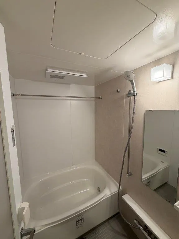 Le Fone Progre Takadanobaba North - Interior - ["Plumbing fixture", "Flooring", "Floor"]