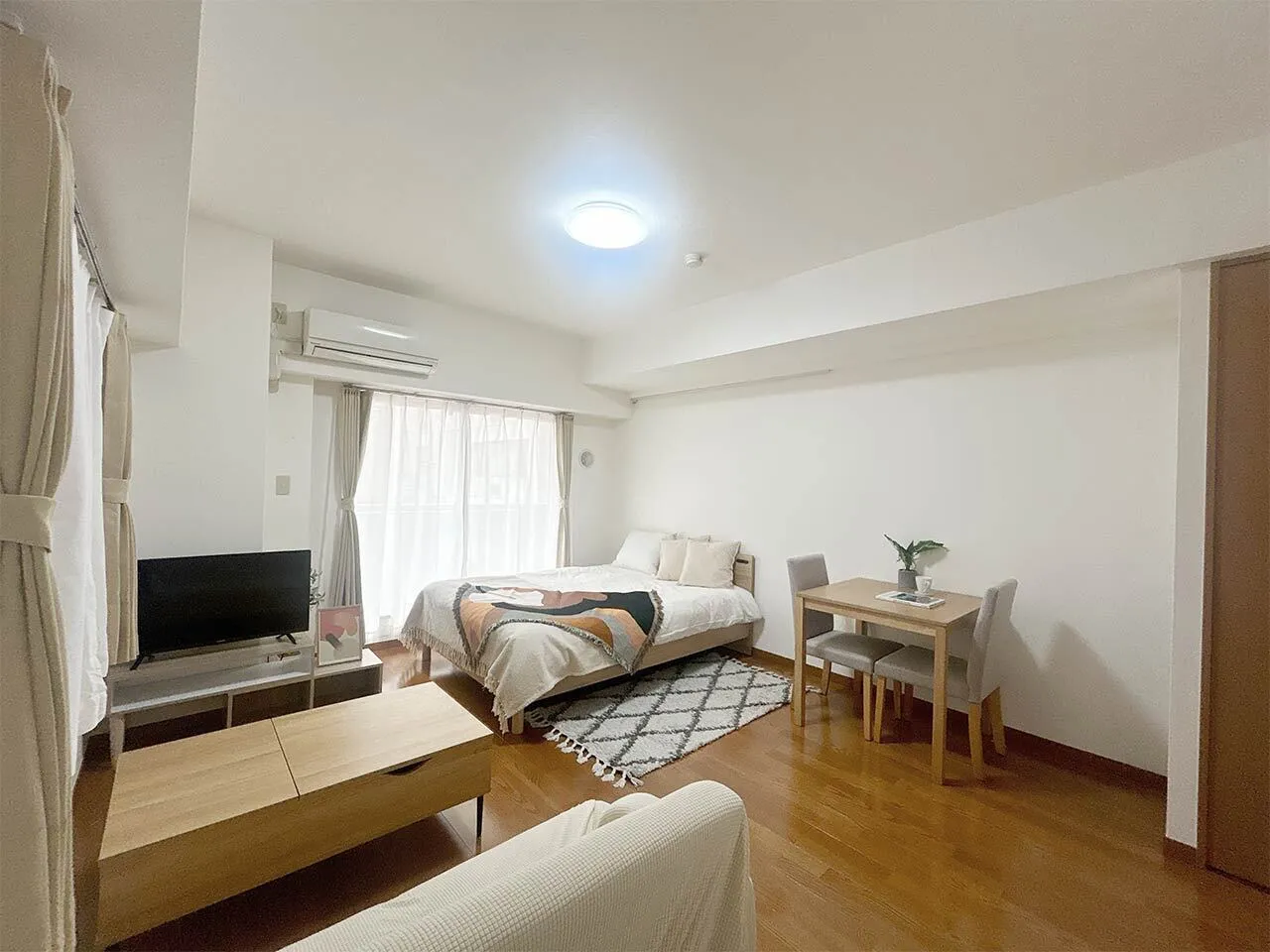 Mynavi STAY Urban Suite Jimbocho Station - Interior - []