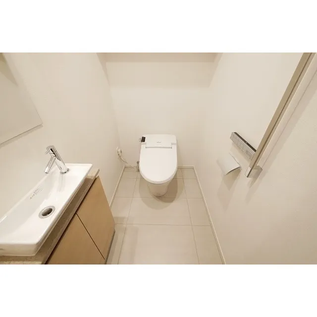 Comforia Shinjuku East Side Tower - Interior - ["Plumbing fixture", "Bathroom sink", "Sink"]