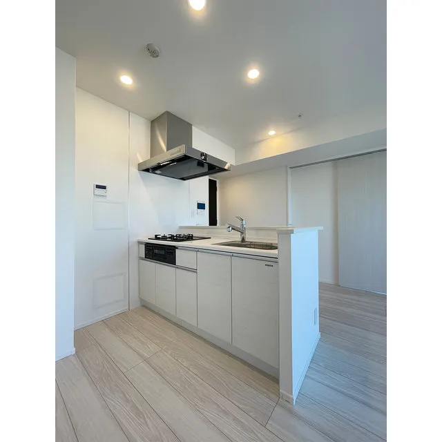 TS Residence Kita Ueno - Interior - ["Tap", "Cabinetry", "Countertop"]