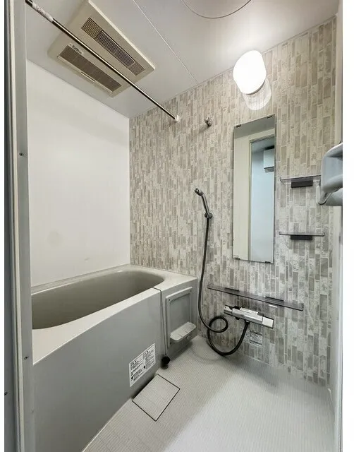 Well Square Hatagaya - Interior - ["Flooring", "Plumbing fixture", "Floor"]
