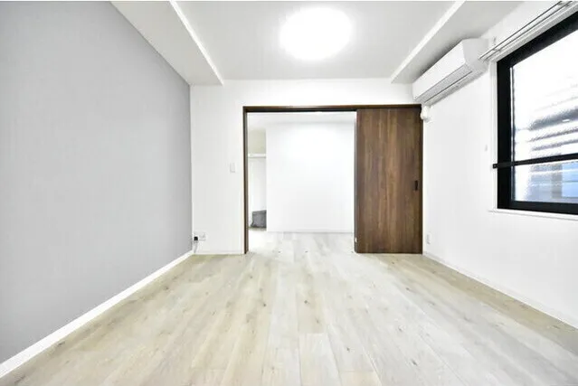 RJ Casa Sakurashinmachi - Interior - ["Building", "Property", "Window"]