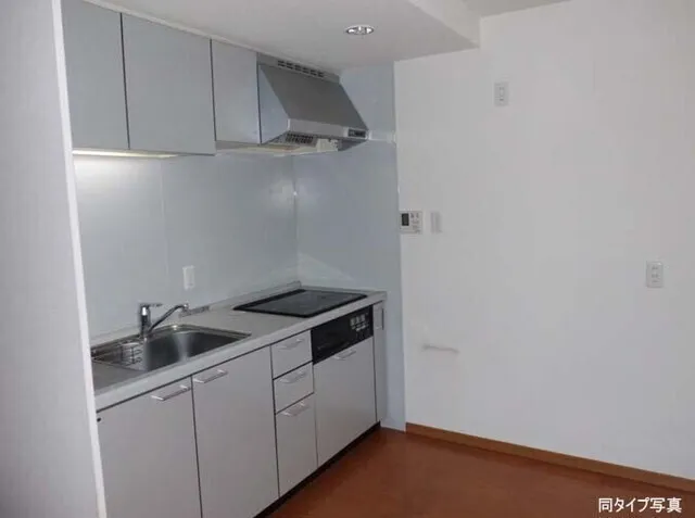 Comforia Higashishinagawa - Interior - ["Major appliance", "Kitchen", "Flooring"]