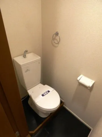 Multiplex Kanamecho - Interior - ["Toilet seat", "Toilet", "Plumbing fixture"]