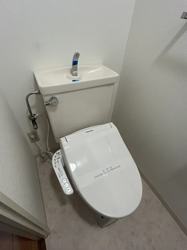WillDo Otsuka - Interior - ["Toilet seat", "Plumbing fixture", "Toilet"]