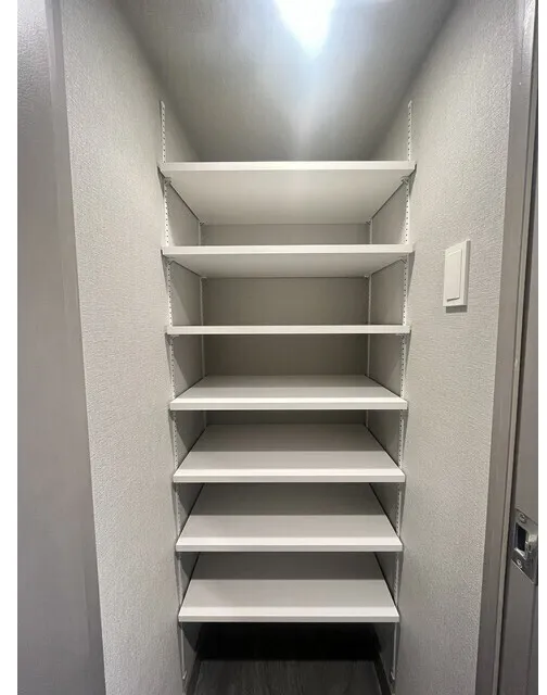 Comforia Liv Hatchobori - Interior - ["Shelving", "Shelf", "Grey"]