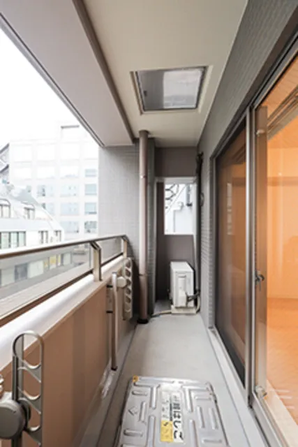 City Current Otemachi - Interior - ["Building", "Window", "Fixture"]