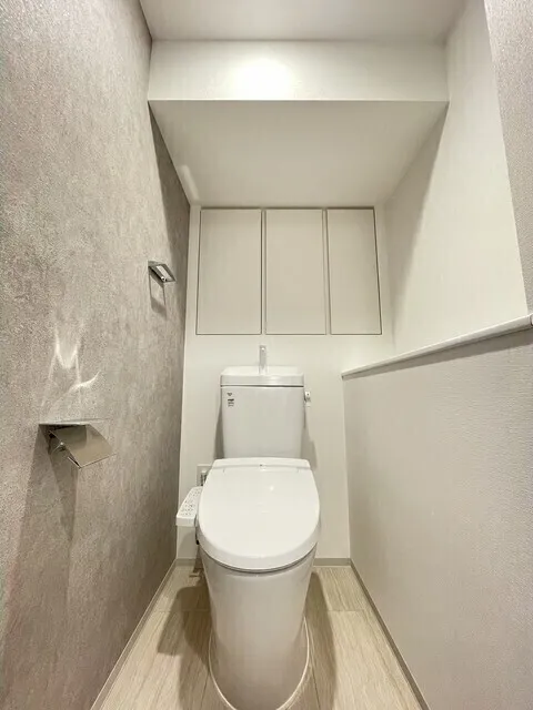 Stylio Kamata West - Interior - ["Toilet seat", "Toilet", "Flooring"]