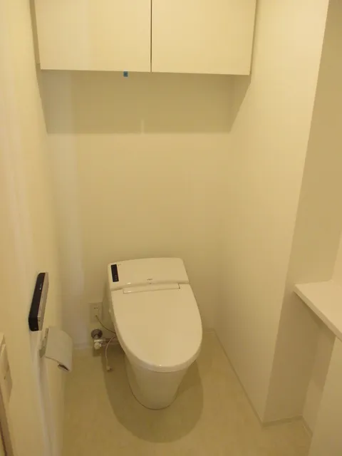 MAISON SENZOKUIKE - Interior - ["Toilet seat", "Plumbing fixture", "Bathroom"]
