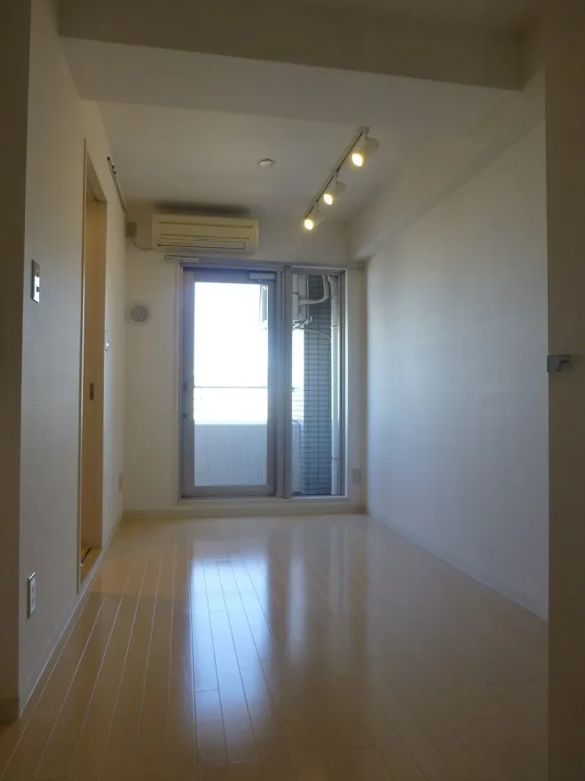 Residia Mitsukoshimae - Interior - ["Building", "Fixture", "Door"]