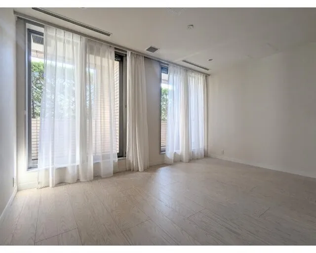 Prime Square City - Interior - ["Building", "Window", "Fixture"]