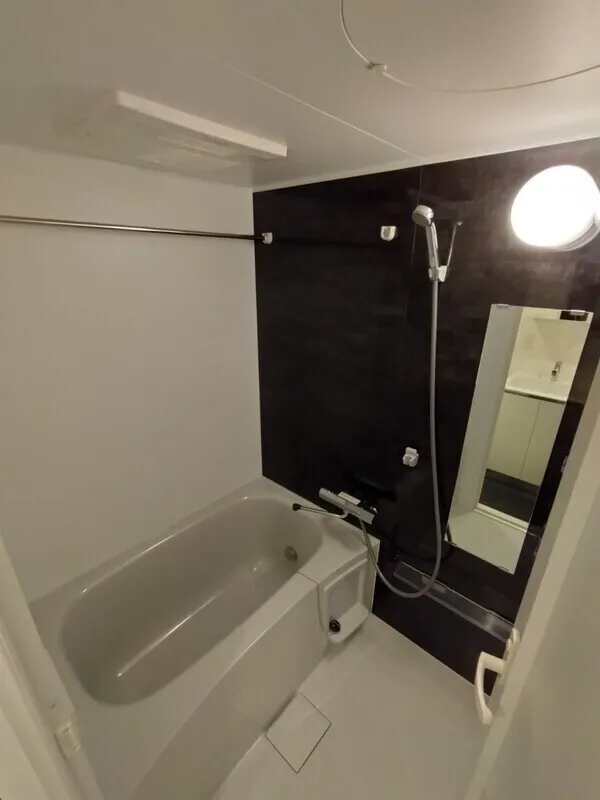 Fullea Hongo - Interior - ["Plumbing fixture", "Flooring", "Floor"]