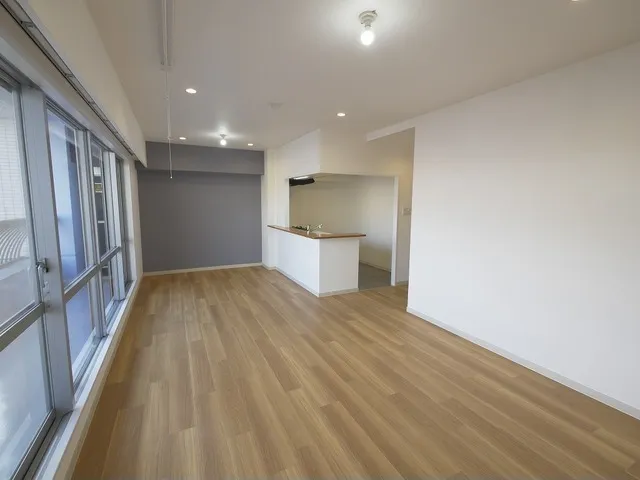 LOOP-M - Interior - ["Rectangle", "Wood", "Window"]