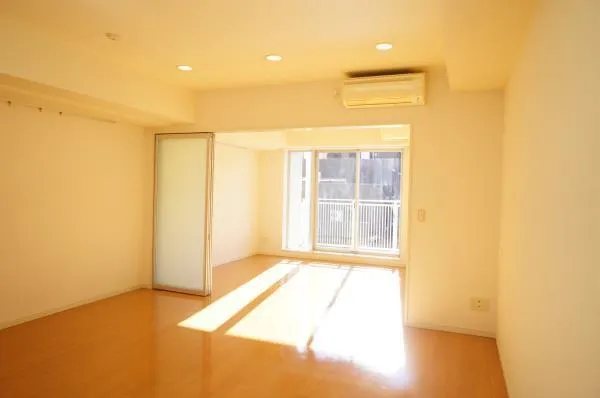 Brillia Ist Sangenjaya Ivy Terrace - Interior - ["Building", "Window", "Fixture"]