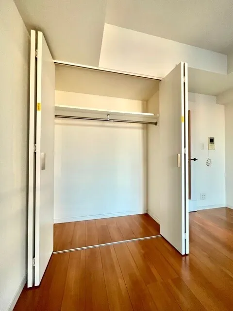Residia Yotsuya Sanchome - Interior - ["Flooring", "Wood", "Floor"]