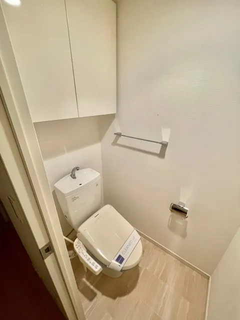 Residia Nishi Azabu - Interior - ["Toilet", "Bathroom", "Floor"]