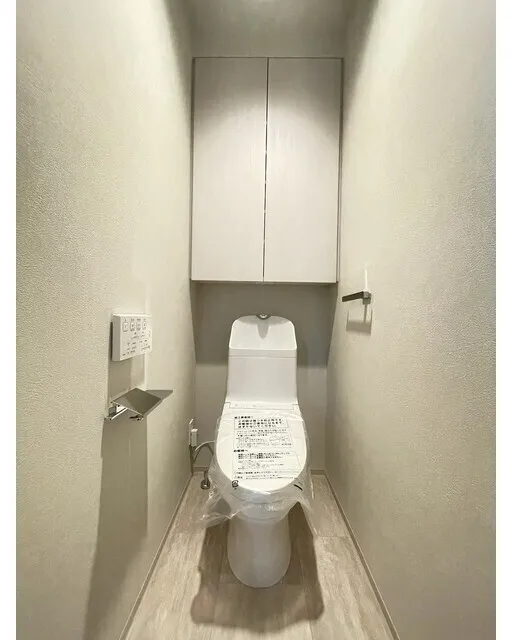 Season Flats Omorinishi - Interior - ["Toilet seat", "Toilet", "Plumbing fixture"]
