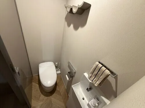 Ferris Court Jiyugaoka - Interior - ["Toilet seat", "Toilet", "Plumbing fixture"]