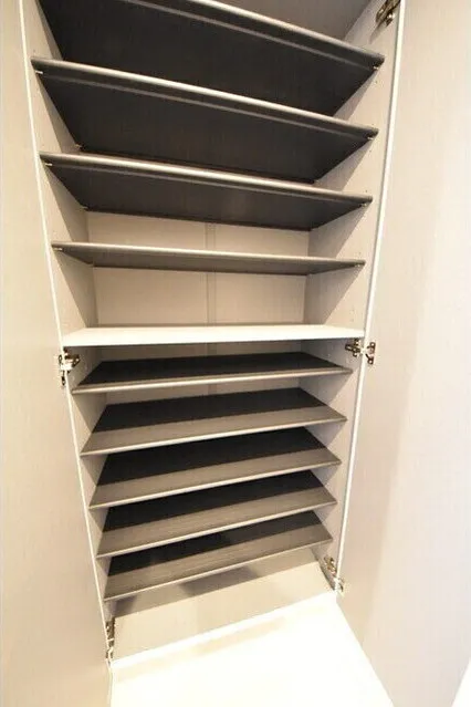 El Faro Hiroo - Interior - ["Shelf", "Cabinetry", "Rectangle"]