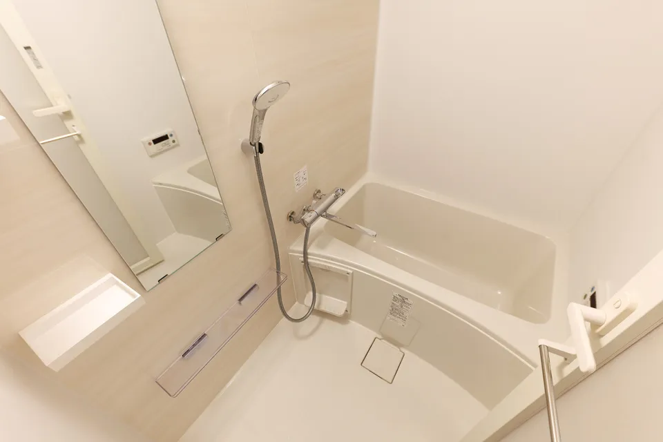 Hmlet Suitengumae - Interior - ["Plumbing fixture", "Flooring", "Bathroom"]