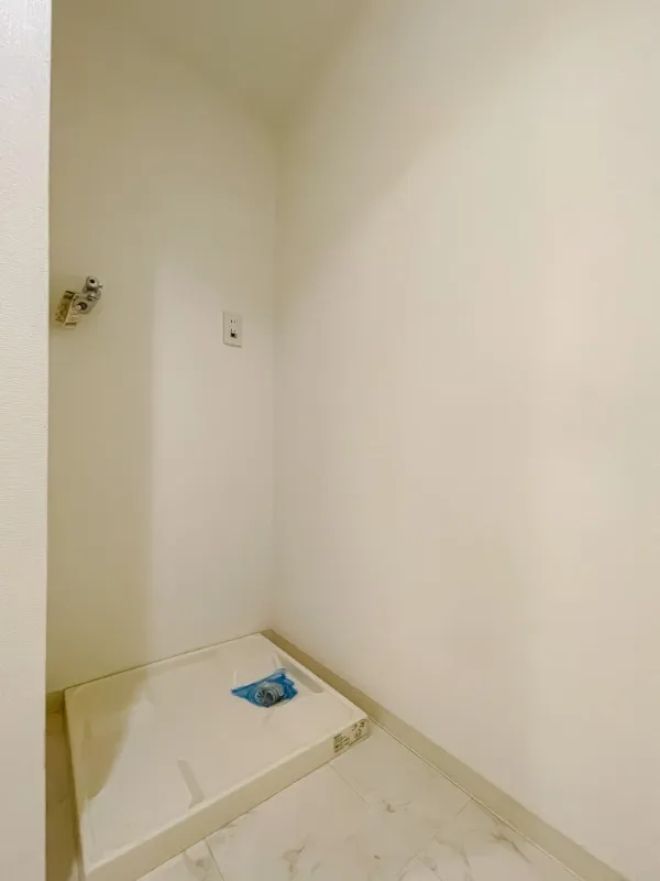 The Park Cross Kinshicho Residence - Interior - ["Wall", "Flooring", "Floor"]