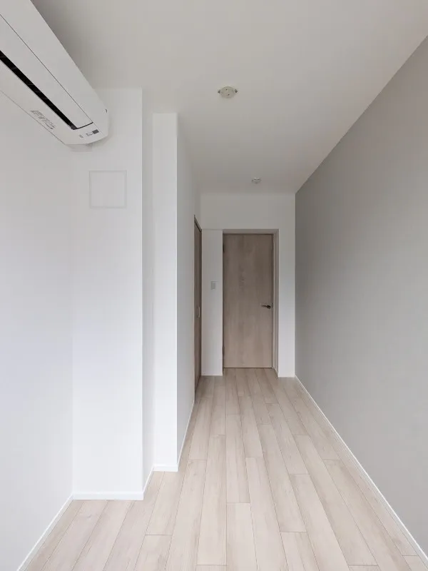 HJ Crown I - Interior - ["Flooring", "Floor", "Wall"]