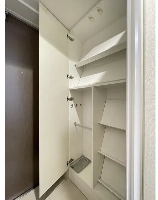 Daffitto Kinshicho - Interior - ["Wood", "Flooring", "Floor"]