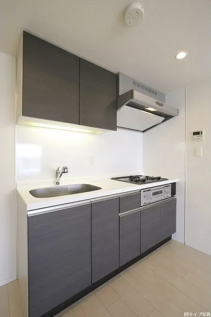 Comforia Komaba - Interior - ["Property", "Room", "Cabinetry"]