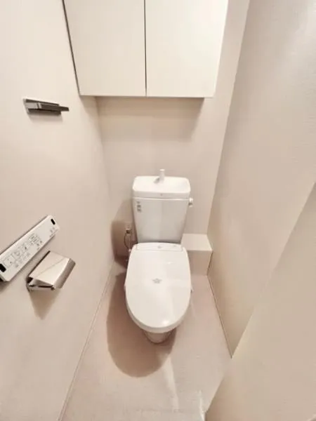 Foresity Bunkyo Myogadani - Interior - ["Toilet", "Toilet seat", "Plumbing fixture"]