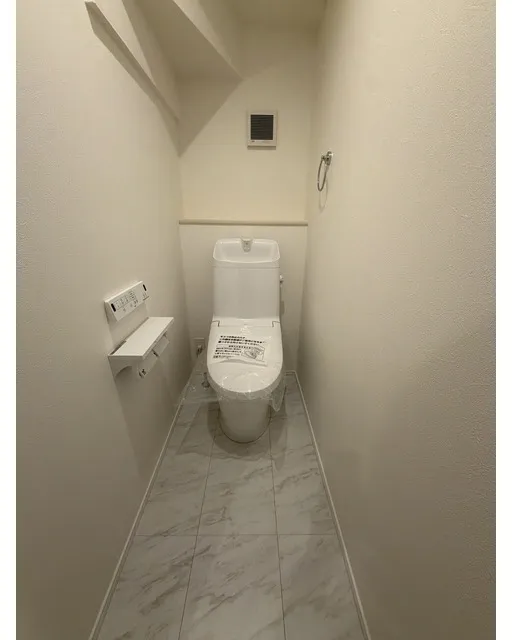 Kolet Akishima Musashino - Interior - ["Toilet seat", "Toilet", "Flooring"]