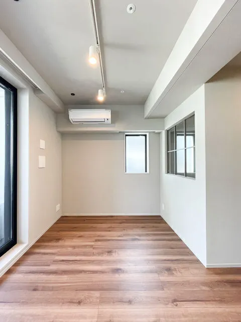Duo Flatz Ikejiri Ohashi - Interior - ["Flooring", "Wood flooring", "Floor"]