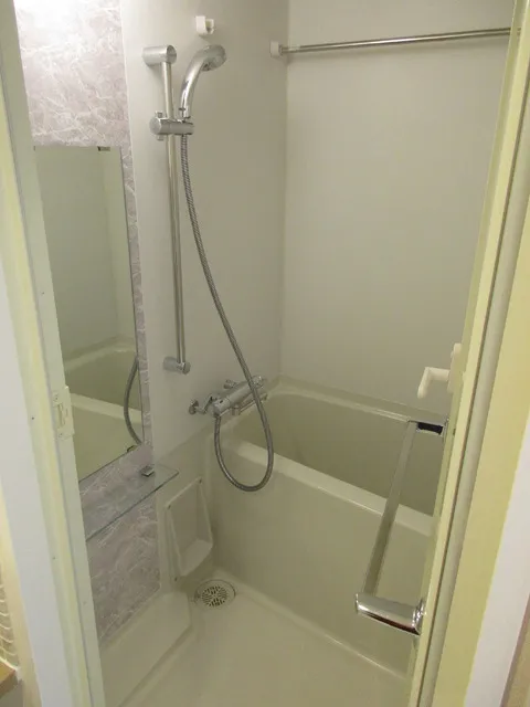 Belle Vue Shimbashi - Interior - ["Plumbing fixture", "Shower head", "Fixture"]