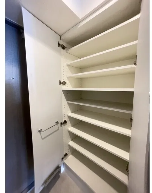 Urbanex Asakusabashi Front - Interior - ["Wood", "Flooring", "Shelving"]