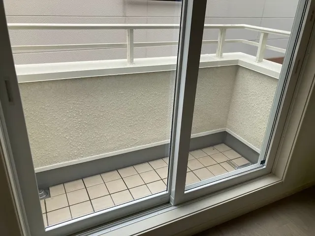 Duo Minamidai A - Interior - ["Floor", "Flooring", "Glass"]