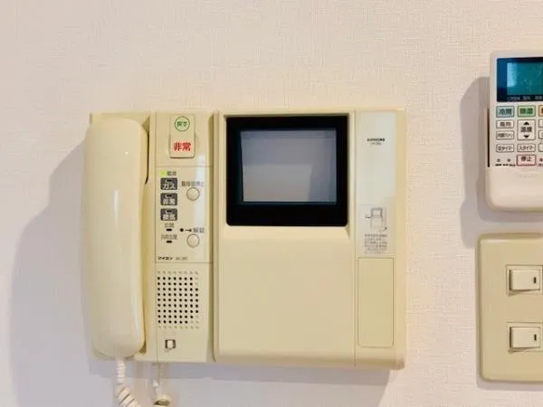 Poplar House - Interior - ["Electronic device", "Display device", "Product"]