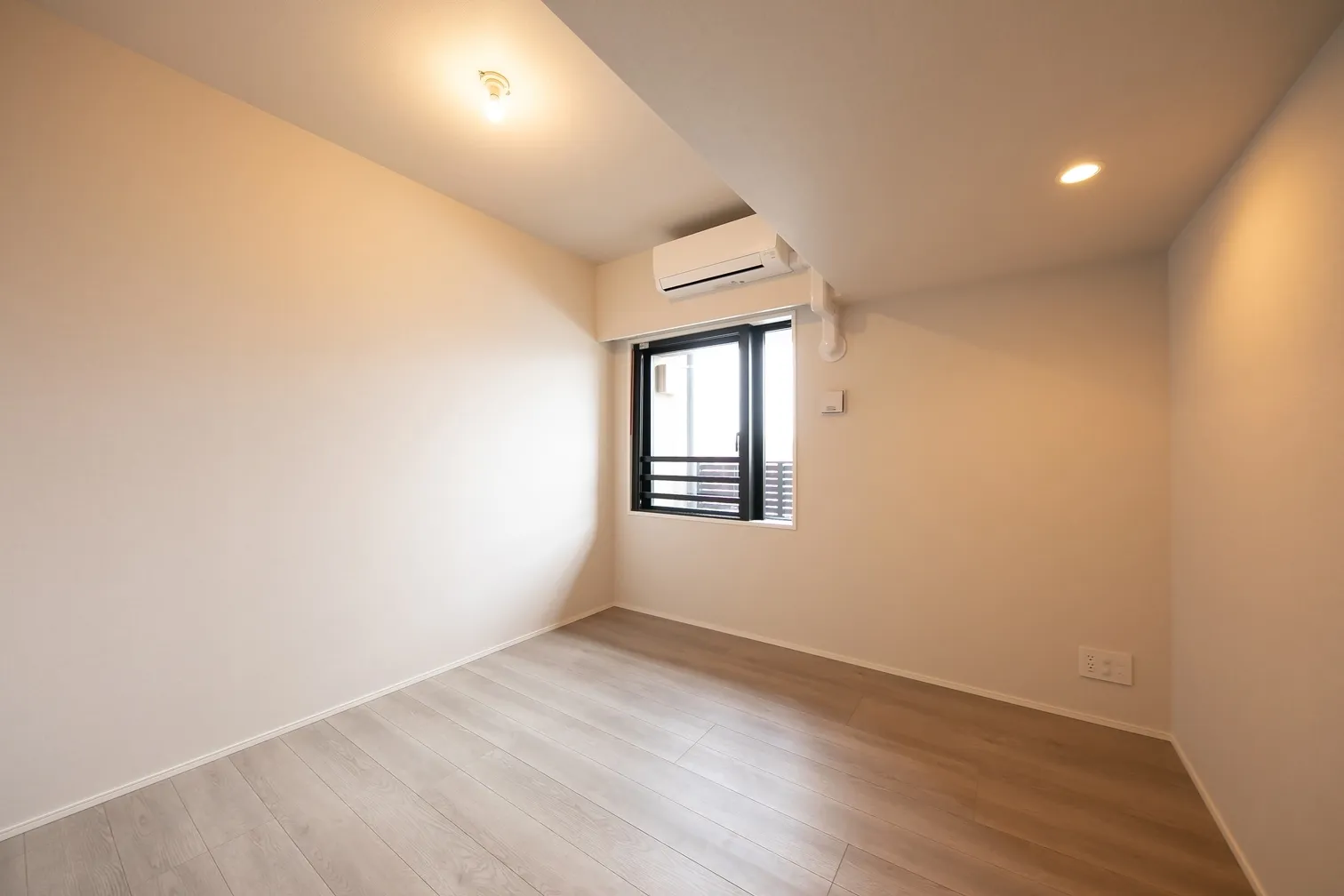 Doue Waseda - Interior - ["Building", "Window", "Fixture"]