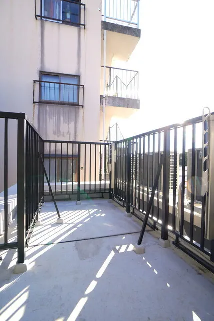 AGRATIO TERRACE Ebisu - Interior - ["Handrail", "Baluster", "Composite material"]
