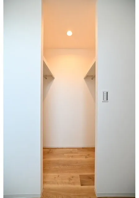 False Class Takadanobaba - Interior - ["Flooring", "Wood", "Floor"]