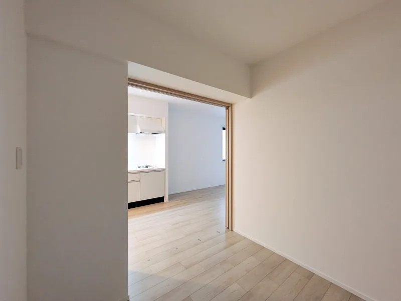 HJ Crown I - Interior - ["Flooring", "Floor", "Wood"]