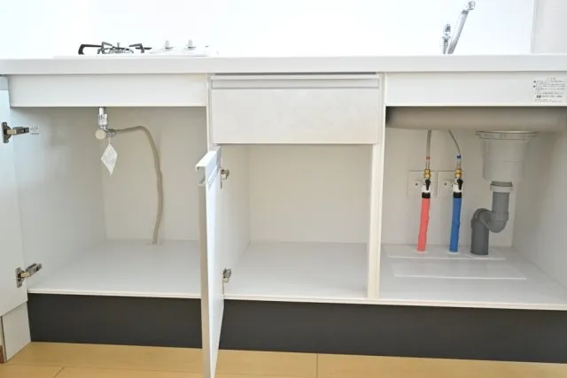 CENTRAL GARDEN RESIDENCE TOKYO - Interior - ["Bathroom cabinet", "Cabinetry", "Plumbing"]